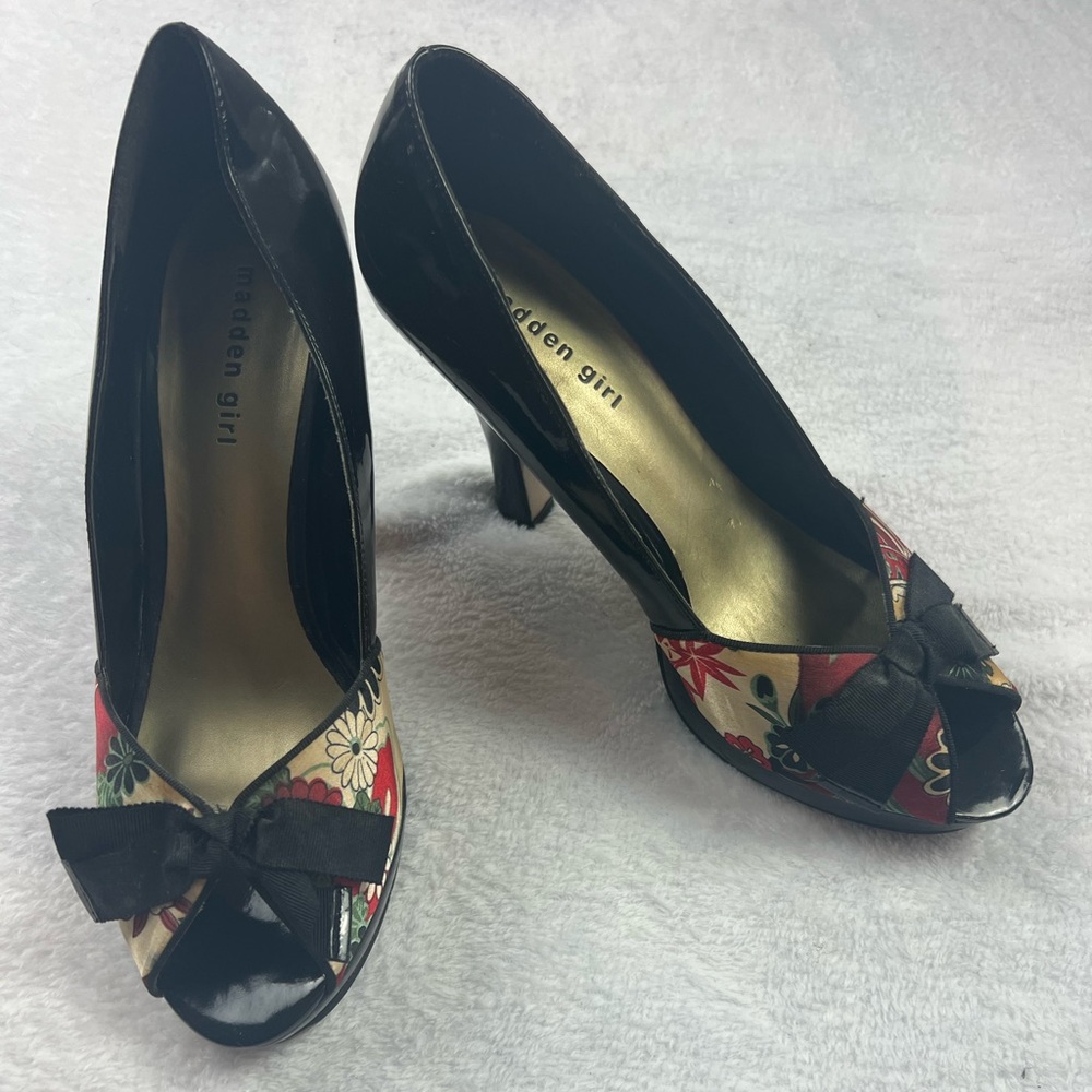 Madden girl Size 11 Black Patent Leather Platform Heels W/ Red & Gold Detail